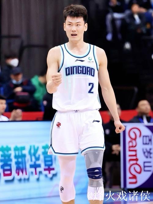 王睿泽全场出战22分钟，投篮7中4得到10分3篮板3助攻2抢断